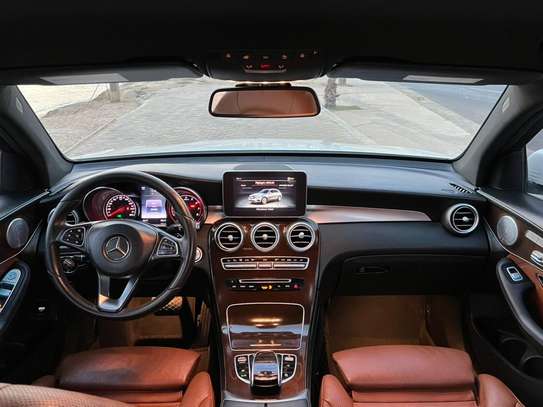 MERCEDEZ BENZ GLC 300 image 4