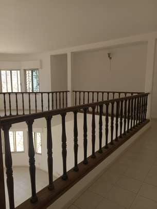 Villa R+1 de 4 chambres salon à NGOR image 13