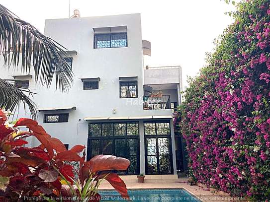 Grande villa à louer aux Almadies image 2