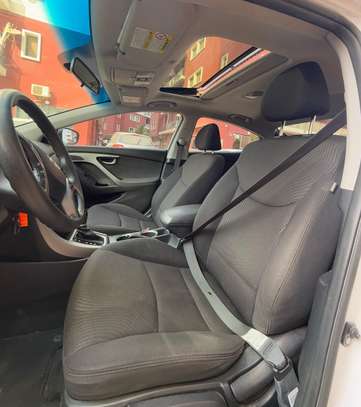 Hyundai elantra image 2
