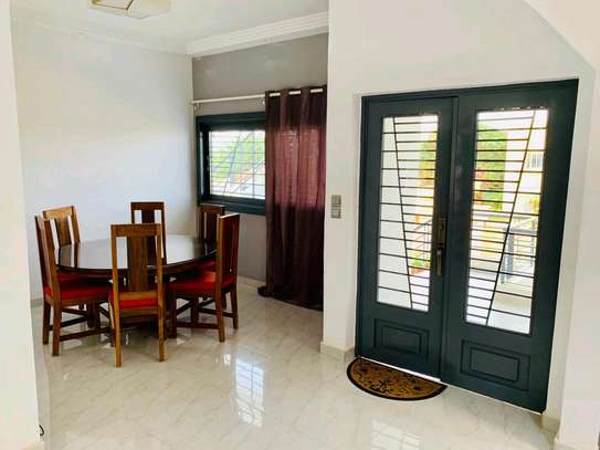 Appartement moderne avec piscine privée et jardin sécurisé image 10