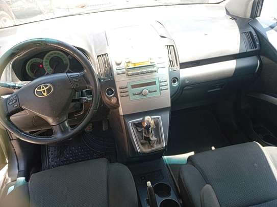 Toyota verso 7 places diesel image 7