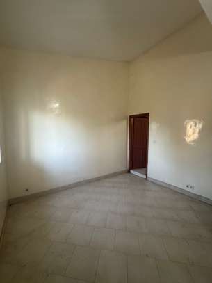 Villa R+1 à Louer à Ndayane image 5