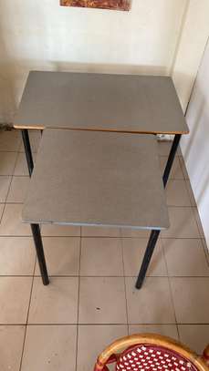 Table et chaises en rotin image 2