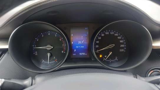 Toyota C-HR SUV compact noir jantes alliage sport image 10