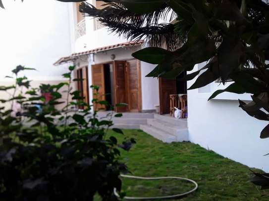 Belle villa R+1a vendre aux Almadies  Dakar image 7