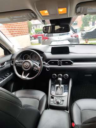 2019 Mazda CX-5 SUV compact bleu métallisé performant image 3