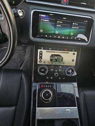 Range Rover Velar 3.0 image 6