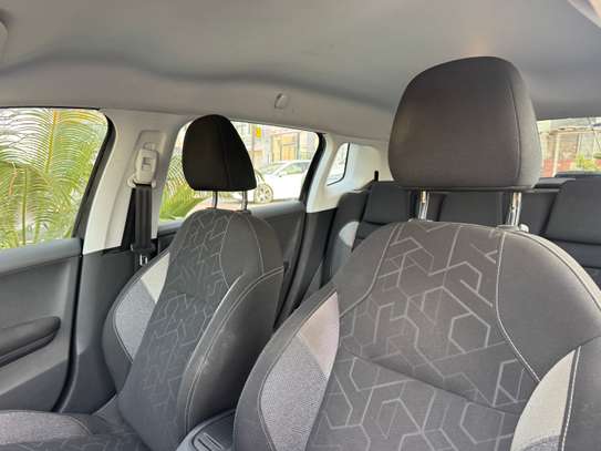 Peugeot 2008 image 13