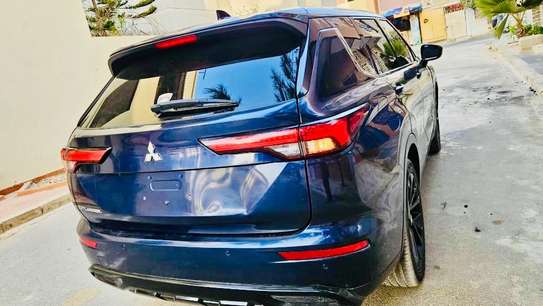 Mitsubishi Outlander image 9