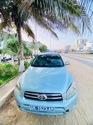 Toyota RAV4 SUV image 2