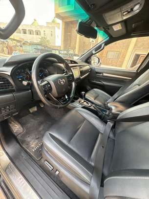 TOYOTA HILUX 2022 image 6