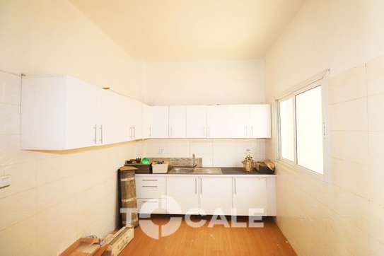 Villa R+1 à Vendre à Ndiakhirate image 4