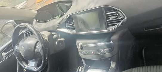 Peugeot 308 break image 2