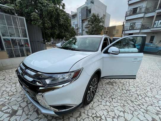 MITSUBISHI OUTLANDER 2016 image 1