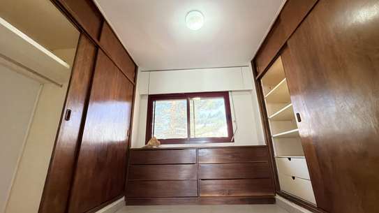 Maison spacieuse avec garage double et jardin privé image 8