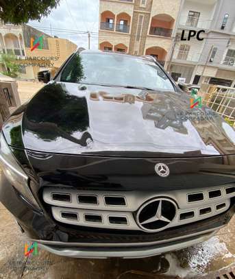 Mercedes GLA 4Matic image 1