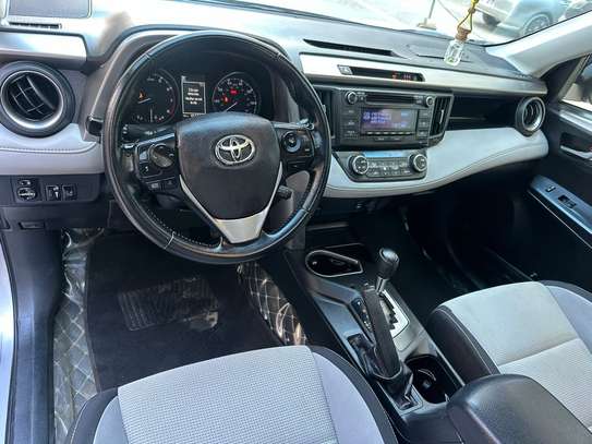 Toyota RAV4 2017 image 4