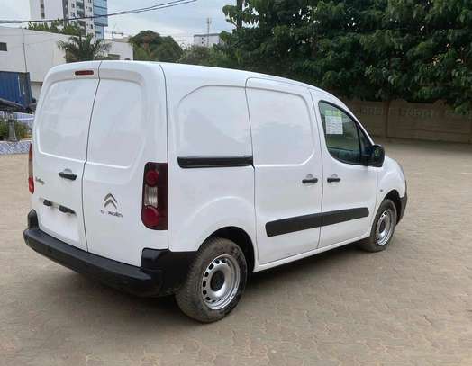 Citroen berlingo 2 places image 9