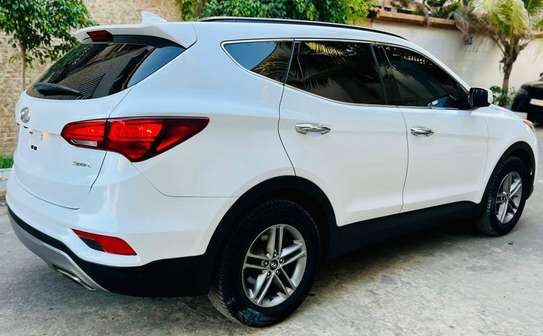 Hyundai Santa Fe SUV 5 portes blanc spacieux image 6