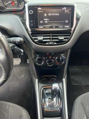Peugeot 2008 année 2017 image 8