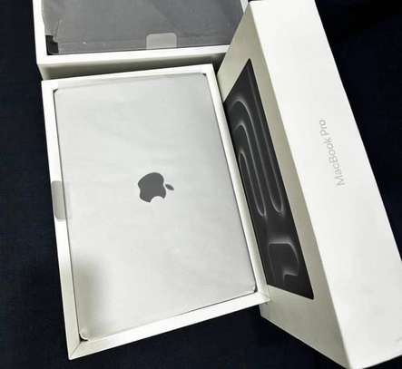 MacBook Pro M4 14 inch image 3