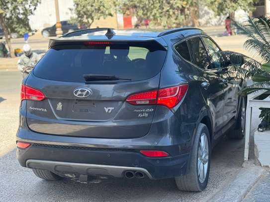 Hyundai SANTAFE image 4