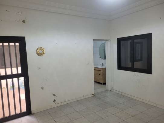 Trois chambres à louer par mois image 3