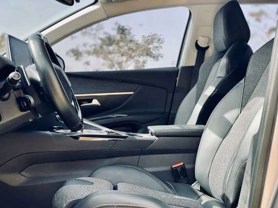 PEUGEOT 5008 2018 image 6
