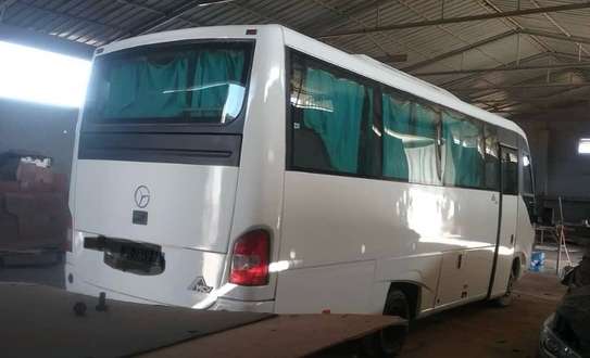 Bus Mercedes image 2