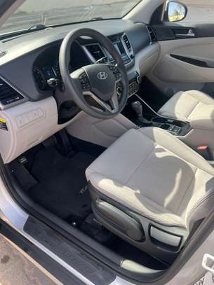 Hyundai tucson image 3