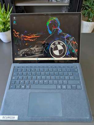 Surface laptop I7 10th /16gb ram image 2