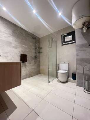 Plateau appartement 2 chambres salon meuble à louer image 11