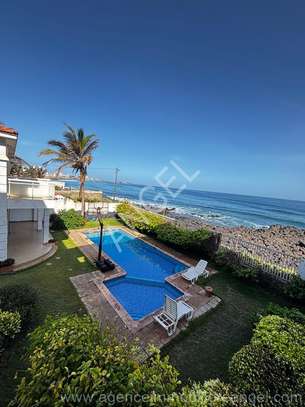 Ref_1770_PL belle villa en R+1 à Yoff Océan Pied dans l'eau. image 1