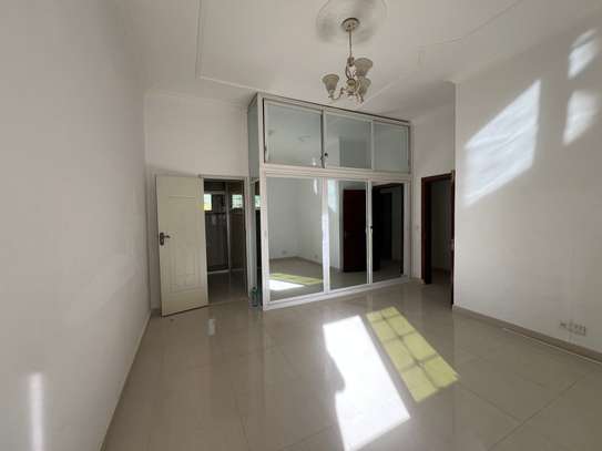 Appartement F4 à louer point E image 3