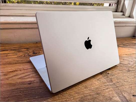 MacBook Pro 16" (2021) image 2