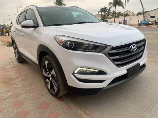 HYUNDAI TUCSON image 5