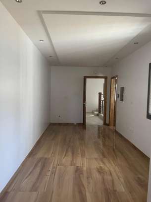 Appartement 3 pieces à louer mamelle mbackiyou faye image 9