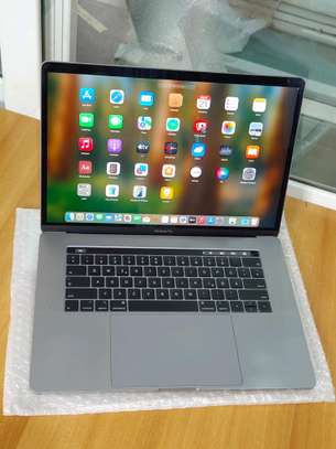 MacBook Pro 16 pouces Gris Sidéral Retina Puissant image 4