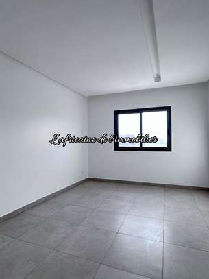 Appartement F3 de 120 m² avec terrasse à louer – Ngor image 9