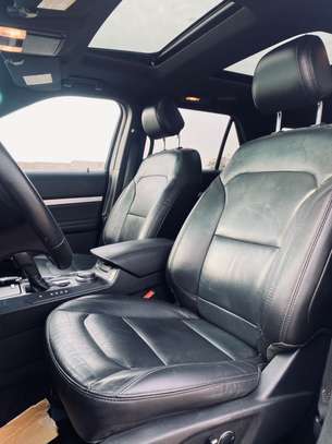 Ford Explorer image 4