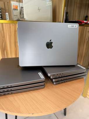 MacBook Pro M1 (2021) 14.2-inch image 2