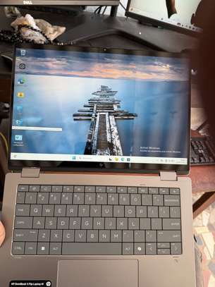 Hp Omnibook X-flip laptopAI image 4