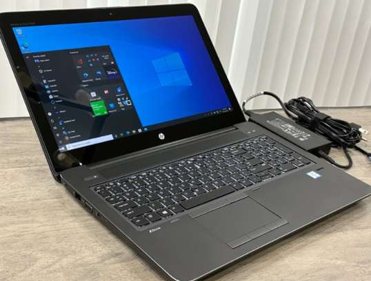 HP Zbook 15 g3 i7 16ram Noir + souris offerte image 4