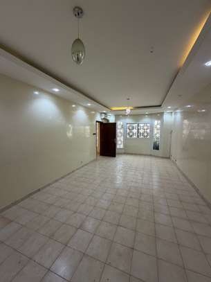 UNE VILLA R+2 A LOUER image 10