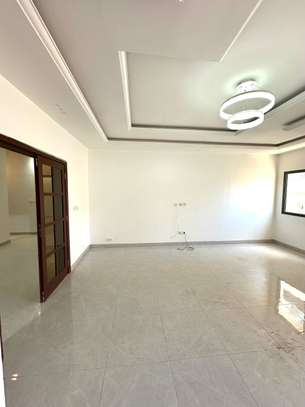 Appartement de type F3 à louer au mamelle cité mbackiou Faye image 6