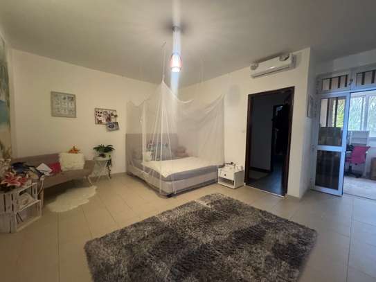 Maison à Louer Almadie Ngor  rue goudronnée image 6