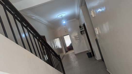 Villa R+1 à louer à Sipres 2 image 12