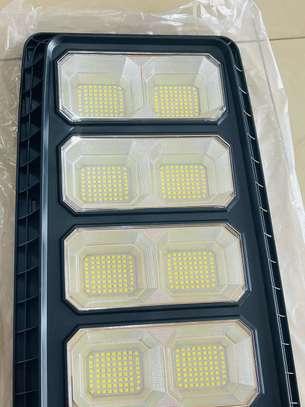 Lampadaire Solaire UKC SLM 900W avec support image 5