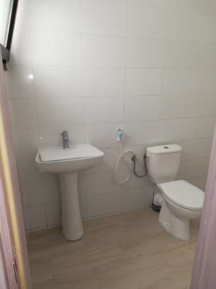 Appartement F4 à louer au point e image 9